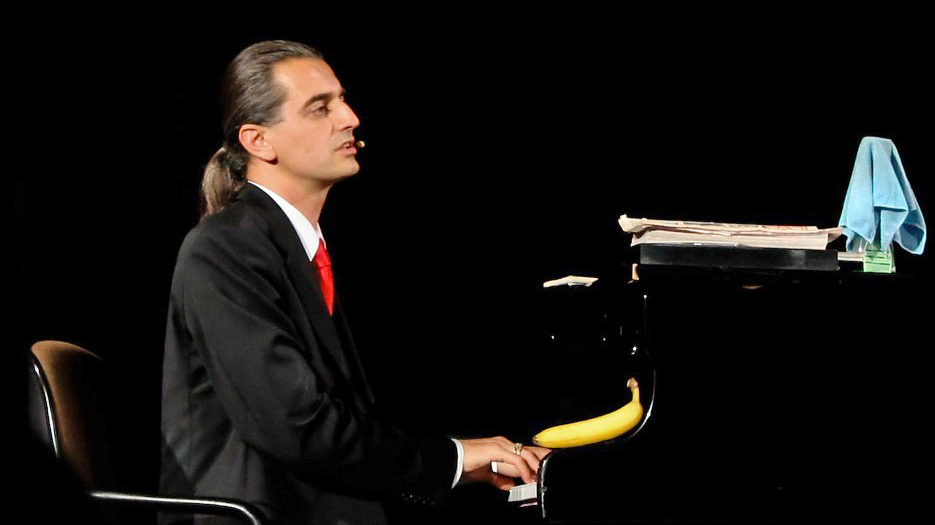 Hagen Rether am Klavier